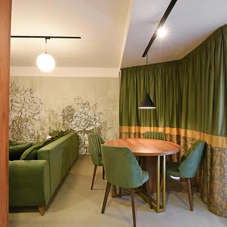 Suspended Gardens Apartment *
