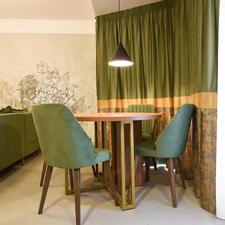 Suspended Gardens Apartment *